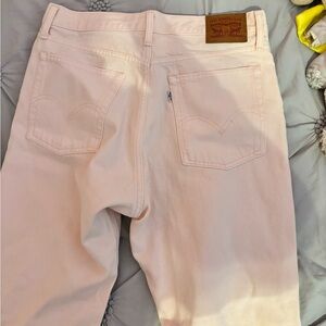 Light pink Levi’s cut off ankle jeans. Size 30
